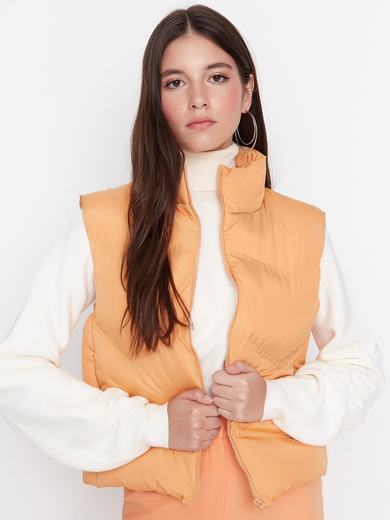 Утепленный жилет Trendyol модель TWOAW23YE00028/Turuncu Фото