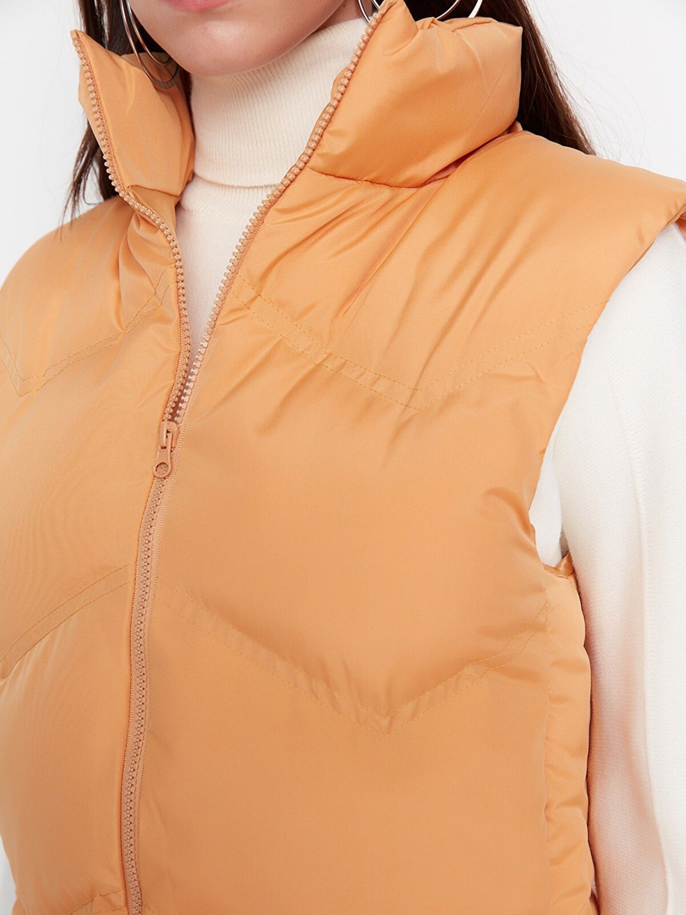 Утепленный жилет Trendyol модель TWOAW23YE00028/Turuncu Фото