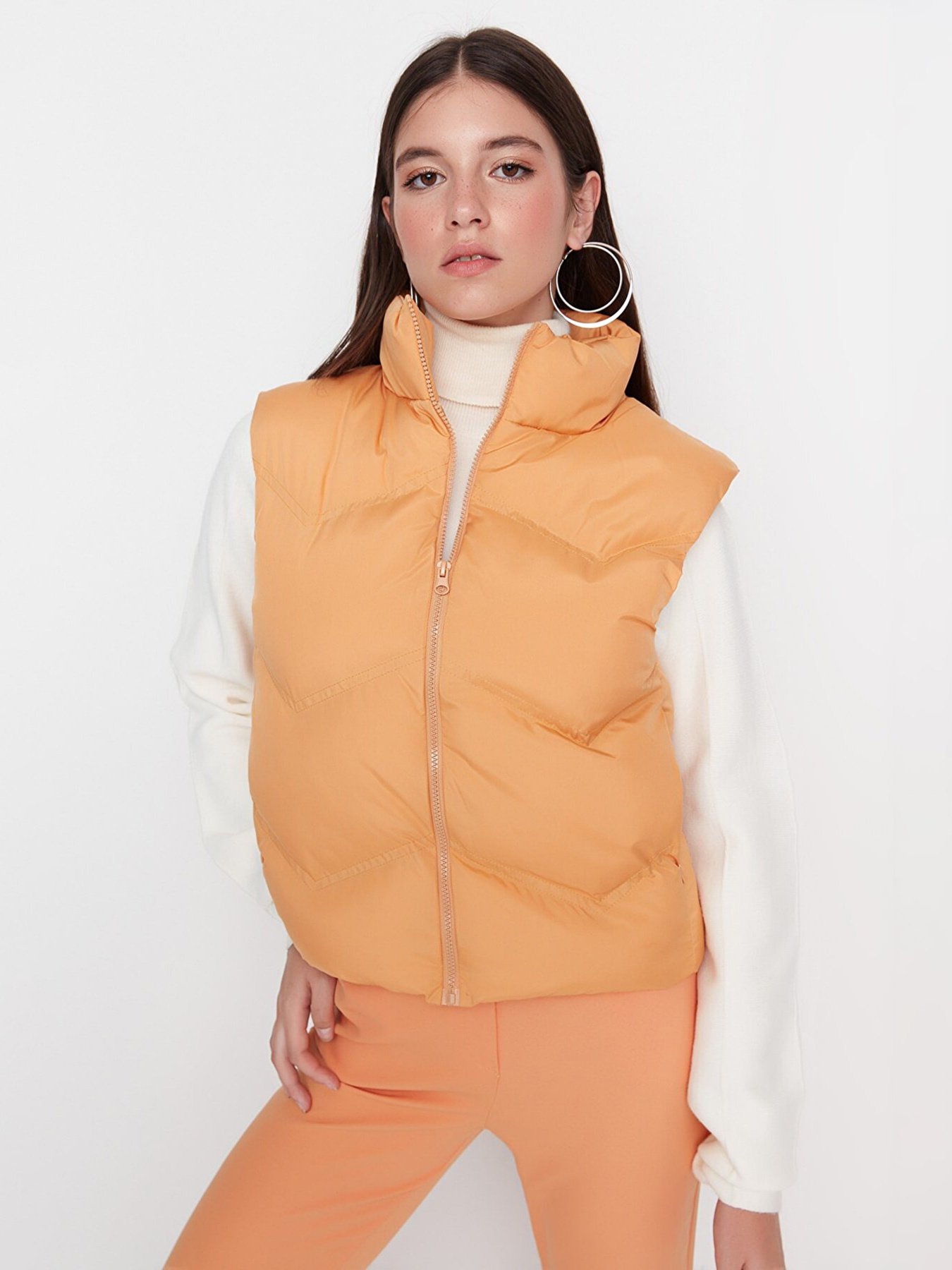 Утепленный жилет Trendyol модель TWOAW23YE00028/Turuncu Фото