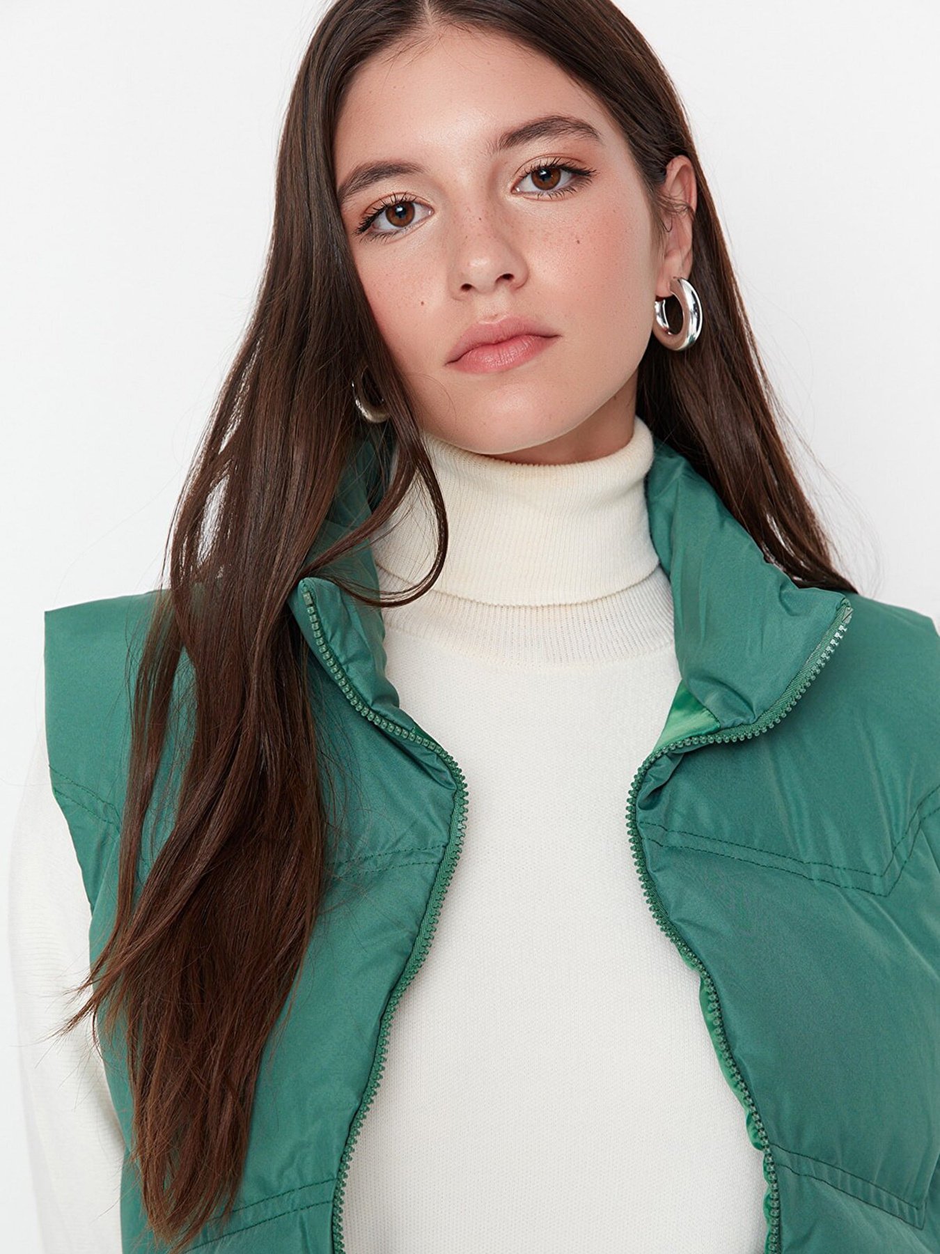 Жилет с утеплителем Trendyol модель TWOAW23YE00028/Yesil Фото