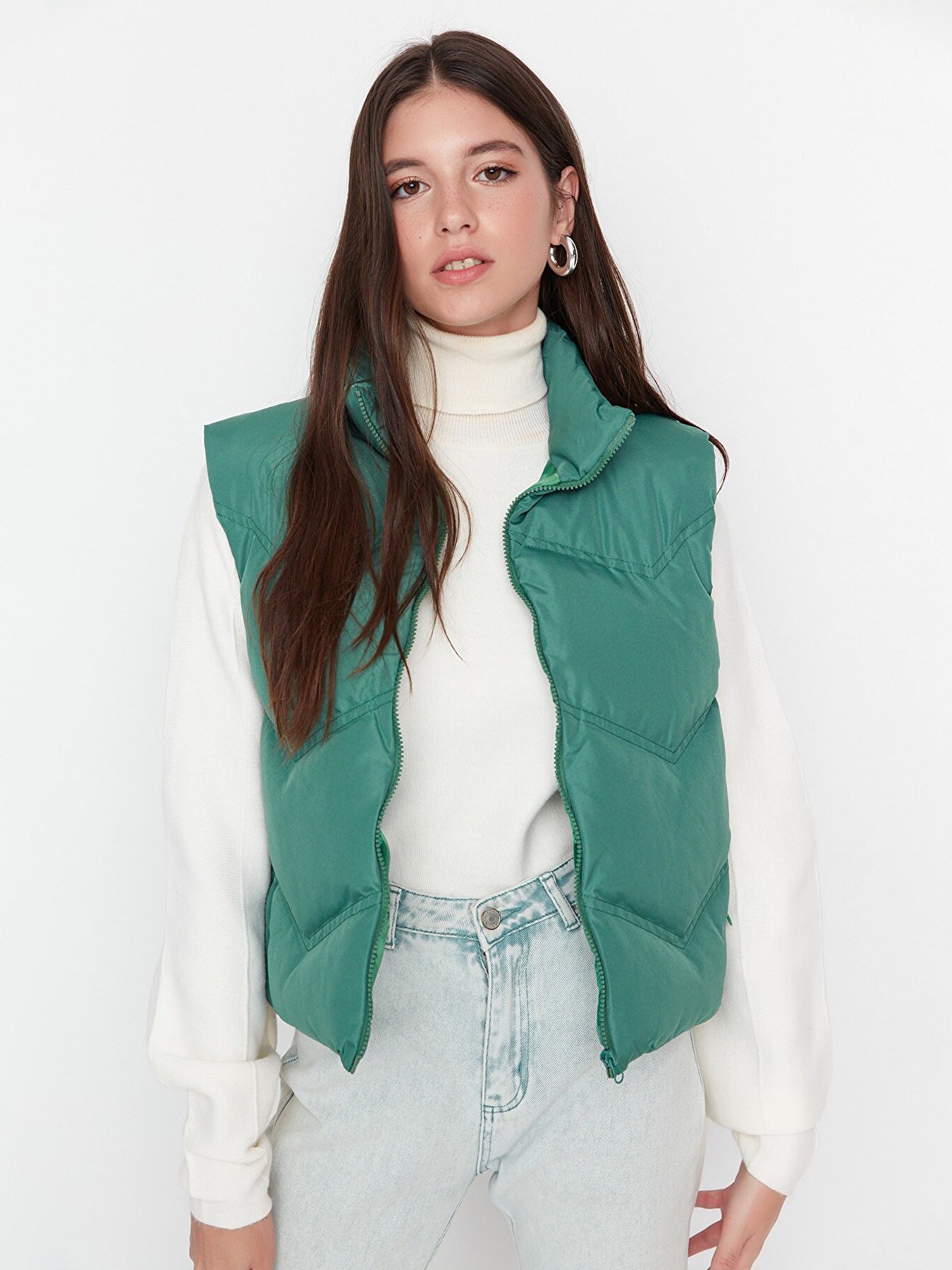 Утеплений жилет Trendyol модель TWOAW23YE00028/Yesil Фото