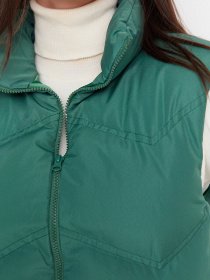Утеплений жилет Trendyol модель TWOAW23YE00028/Yesil Фото