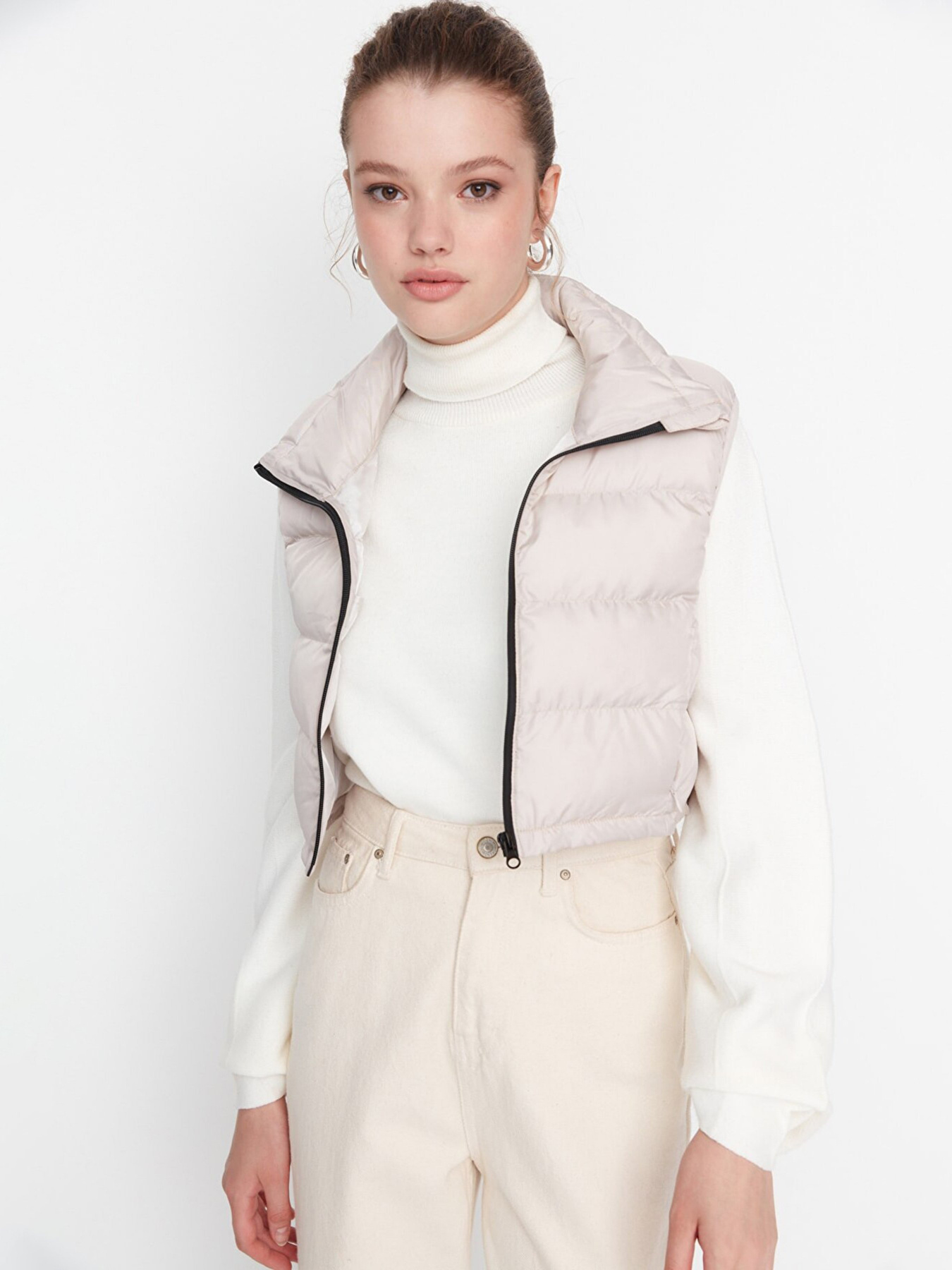 Жилет с утеплителем Trendyol модель TWOAW23YE00041/Tas Фото