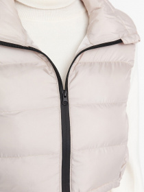 Утеплений жилет Trendyol модель TWOAW23YE00041/Tas Фото