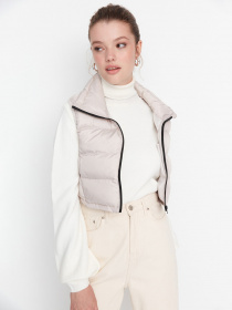 Утеплений жилет Trendyol модель TWOAW23YE00041/Tas Фото