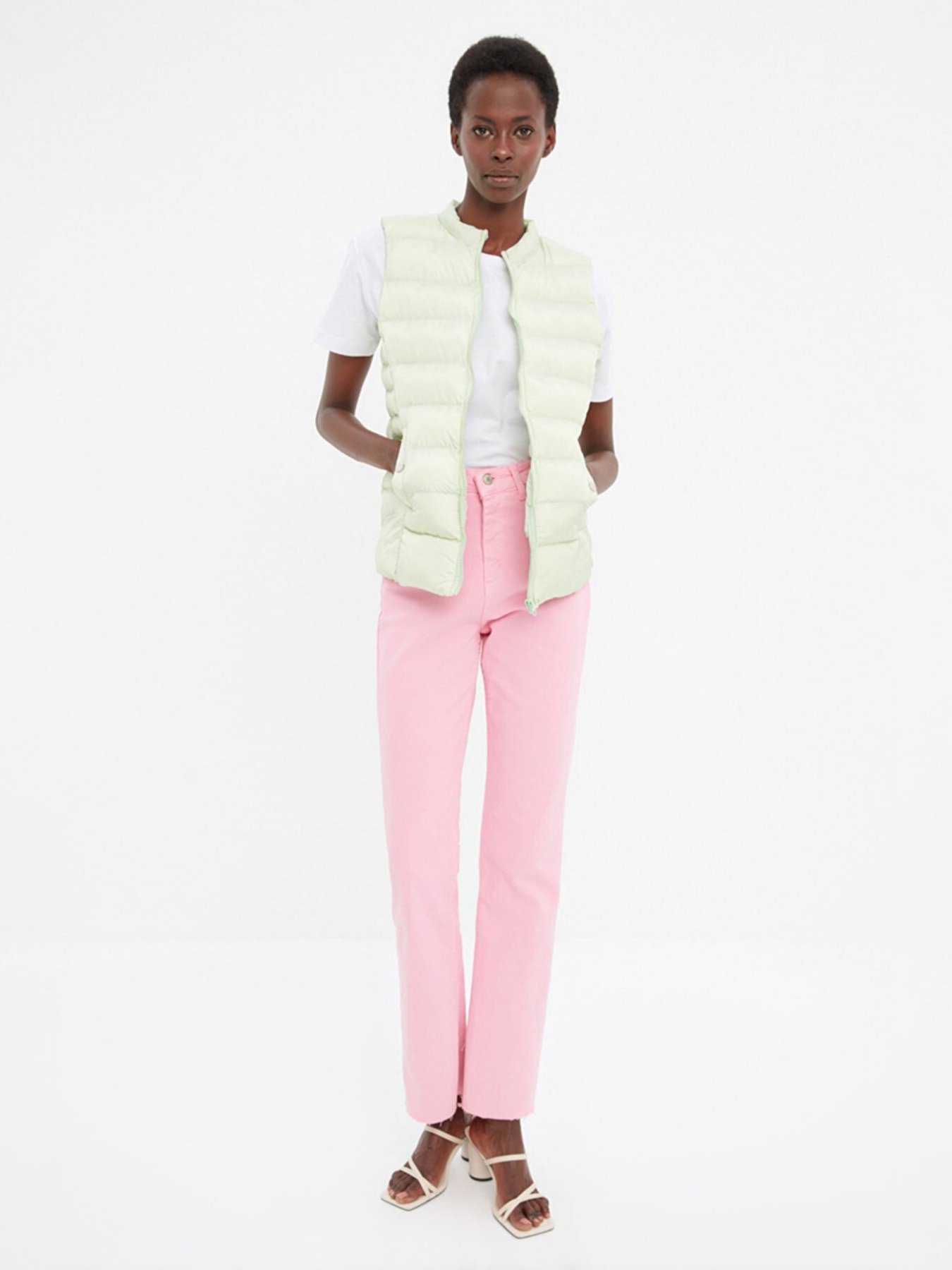 Утеплений жилет Trendyol модель TWOSS21YE0012/Acik Haki Фото