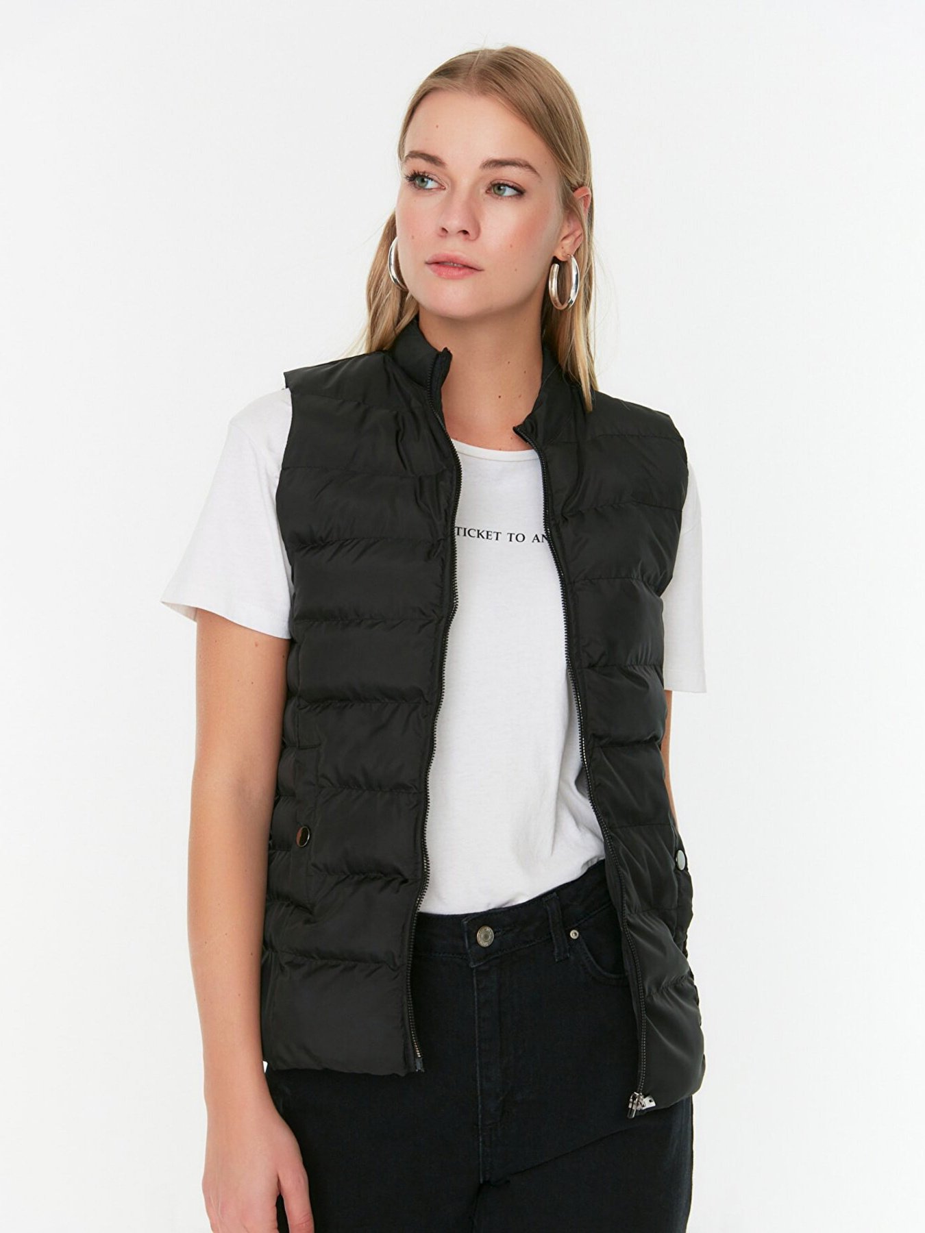 Жилет с утеплителем Trendyol модель TWOSS22YE00005/Siyah Фото