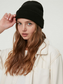 Шапка Trendyol модель TWOAW22BR0028/Siyah-Krem Фото