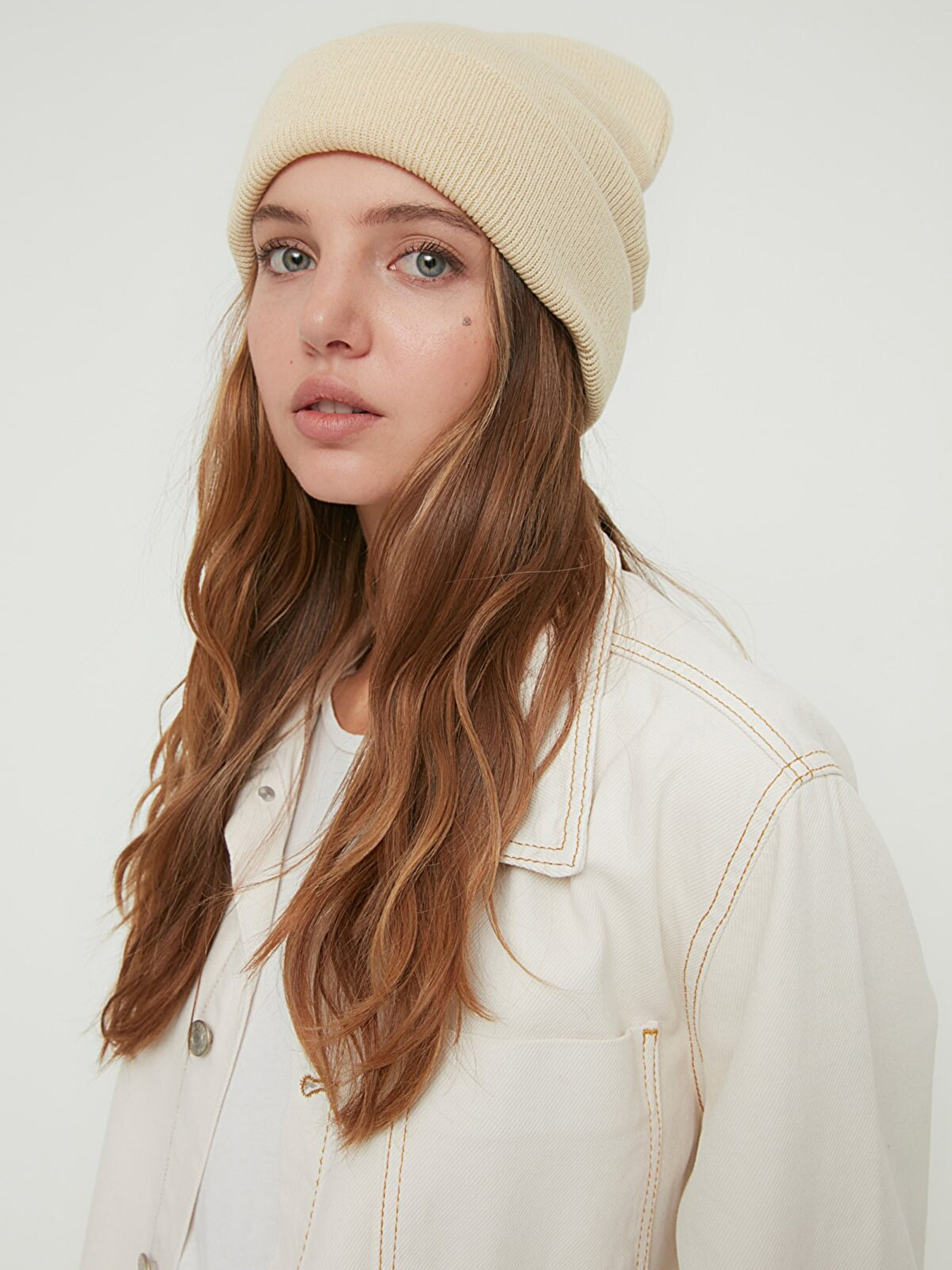 Шапка Trendyol модель TWOAW22BR0028/Siyah-Krem Фото