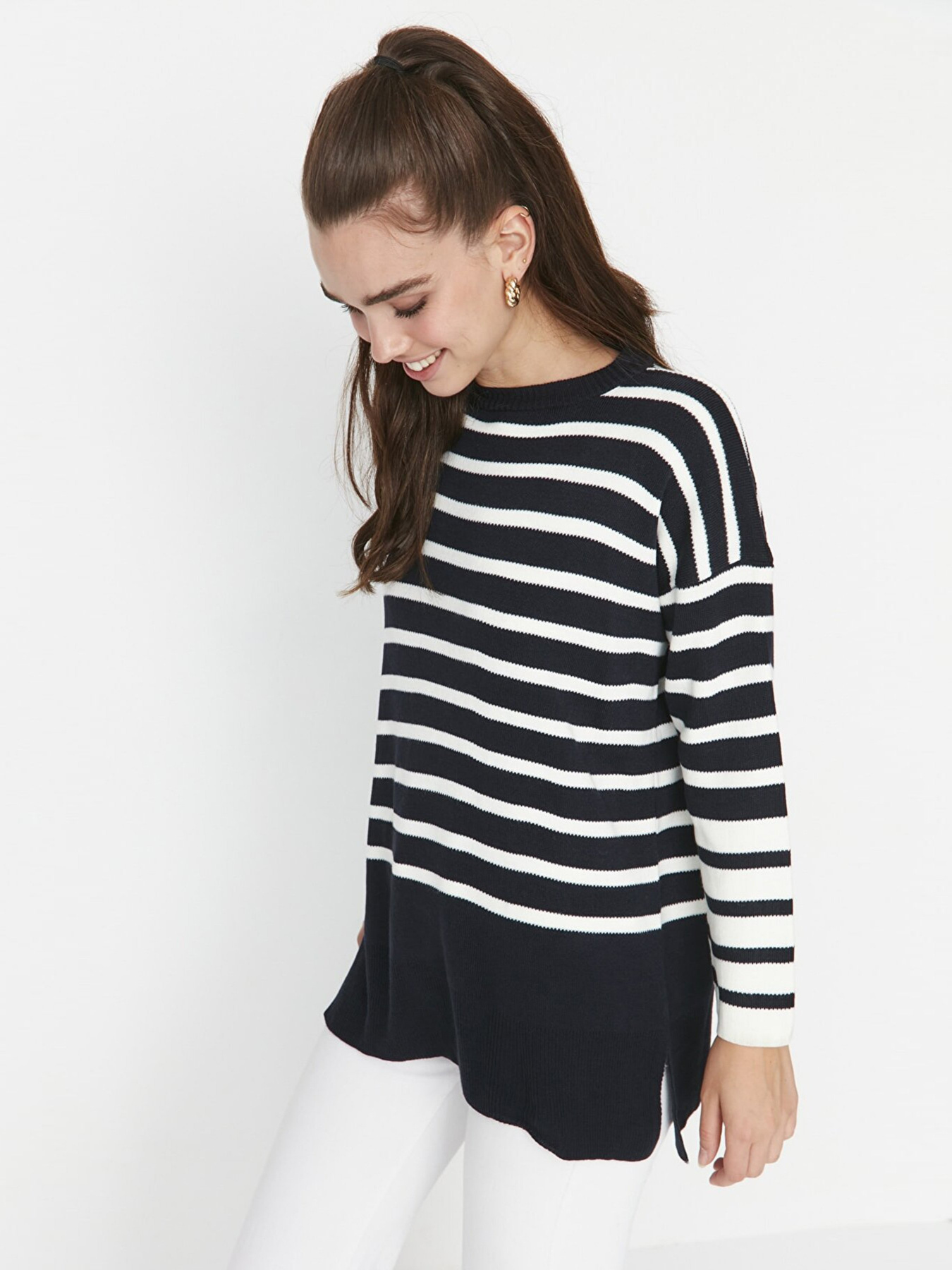 Джемпер Trendyol модель TCTAW23KZ00010/Lacivert Фото