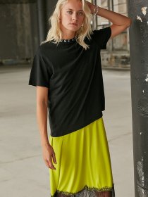 Футболка Trendyol модель TWOAW20TS0099/Siyah Фото