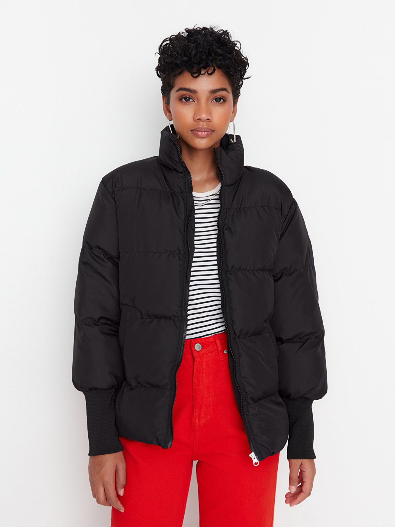 Зимняя куртка Trendyol модель TWOAW22MO0002/Siyah Фото