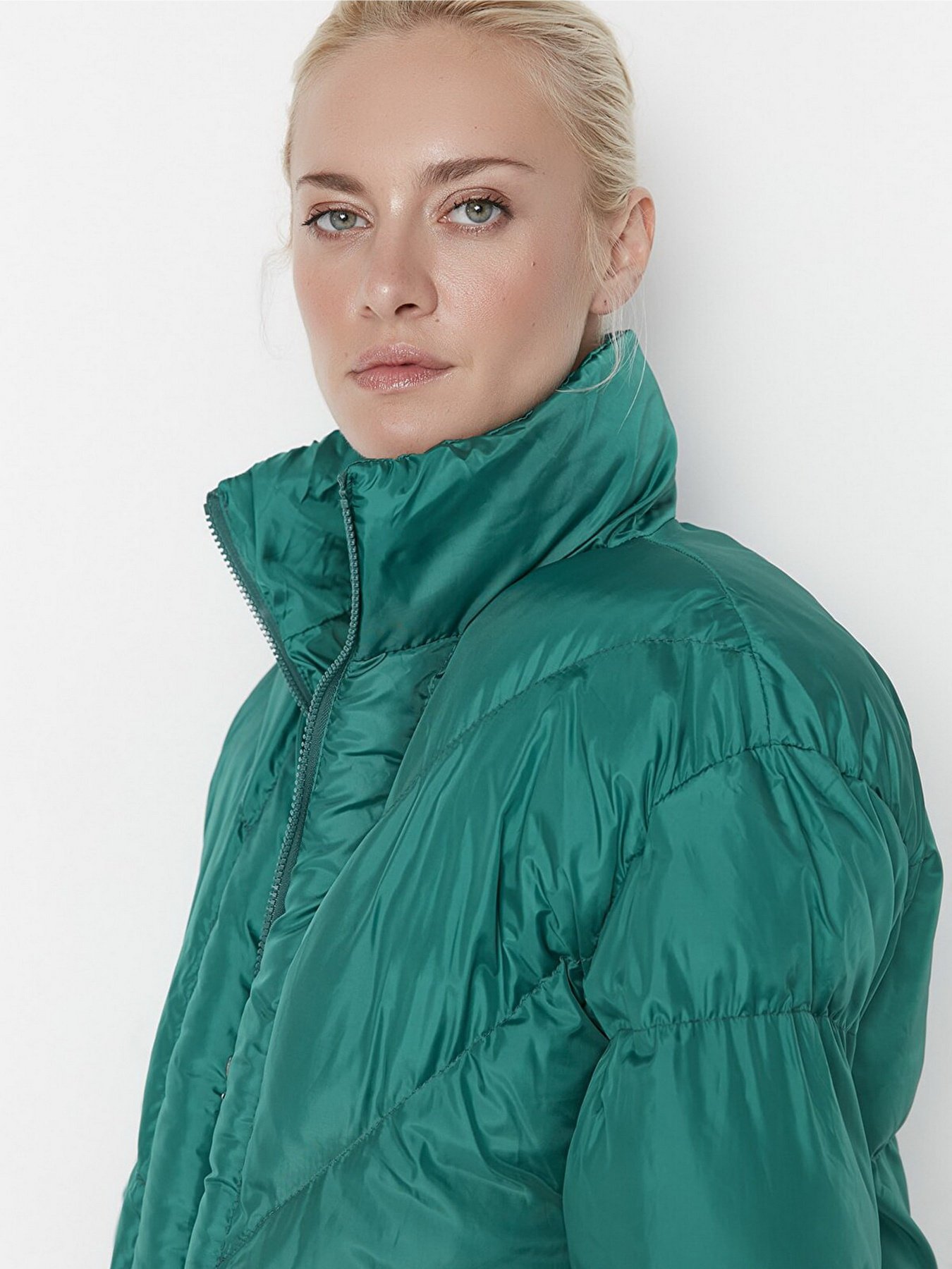 Зимова куртка Trendyol модель TWOAW22MO0079/Ordek Basi Yesili Фото