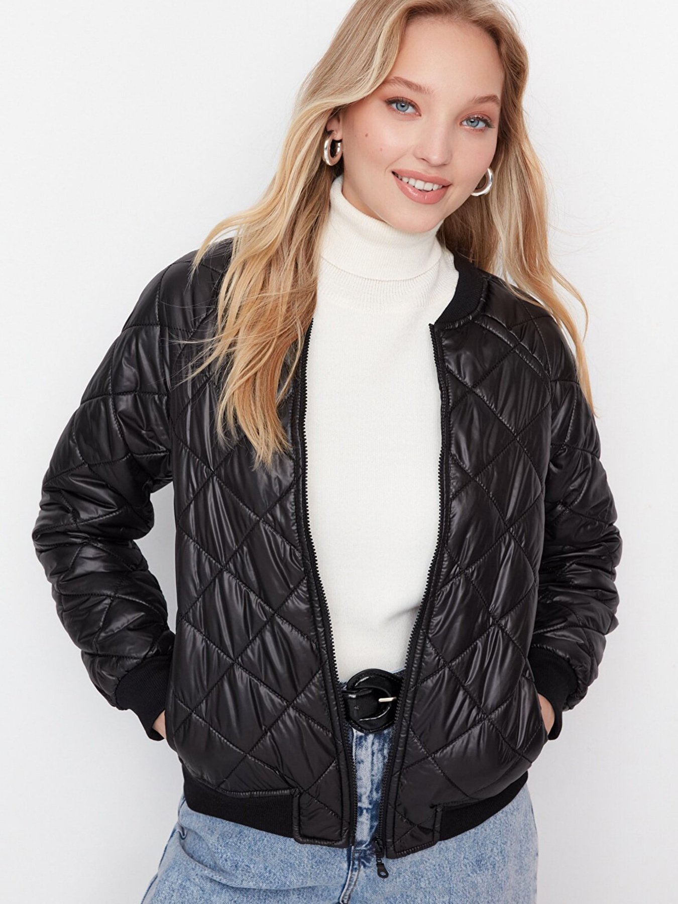 Бомбер Trendyol модель TWOAW23MO00058/Siyah Фото