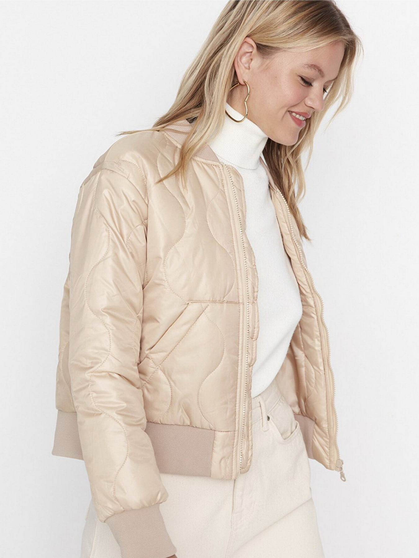 Бомбер Trendyol модель TWOAW23MO00081/Bej Фото