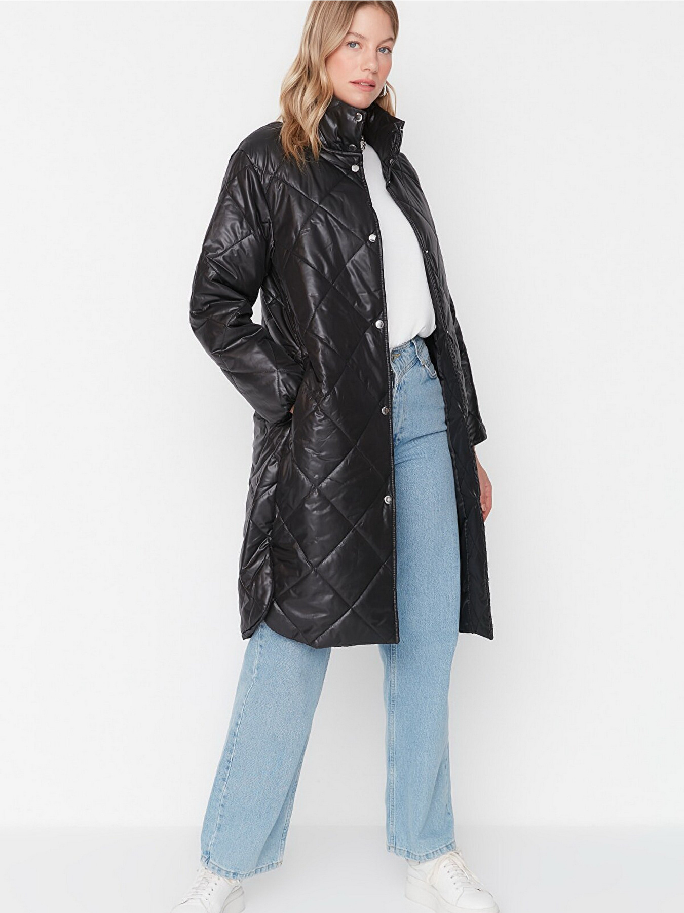 Зимова куртка Trendyol модель TWOAW23MO00273/Siyah Фото