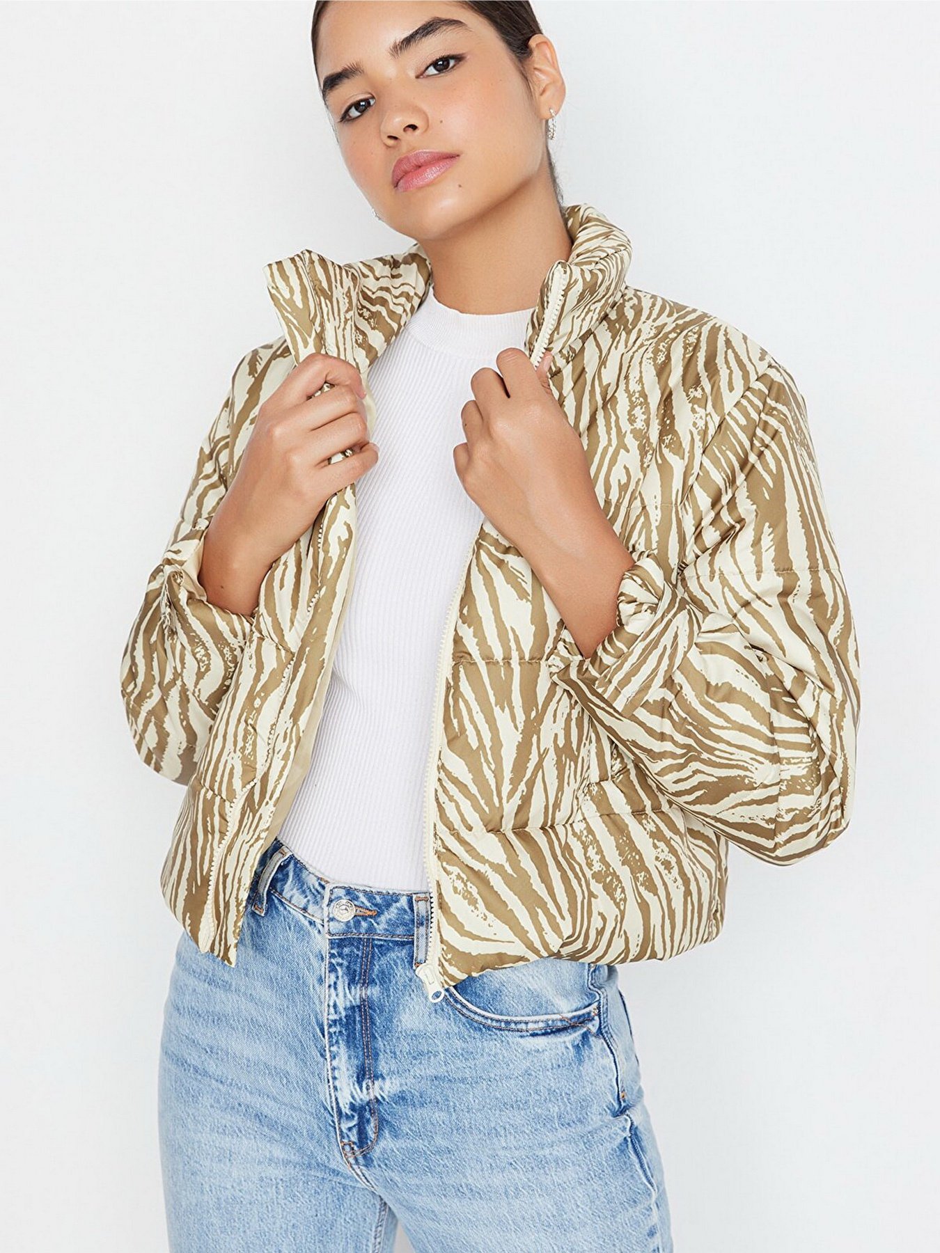 Демисезонная куртка Trendyol модель TWOAW23MO00380/Bej-Cok Renkli Фото