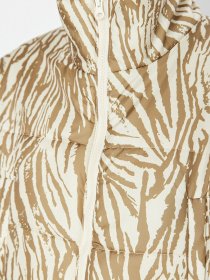 Демисезонная куртка Trendyol модель TWOAW23MO00380/Bej-Cok Renkli Фото