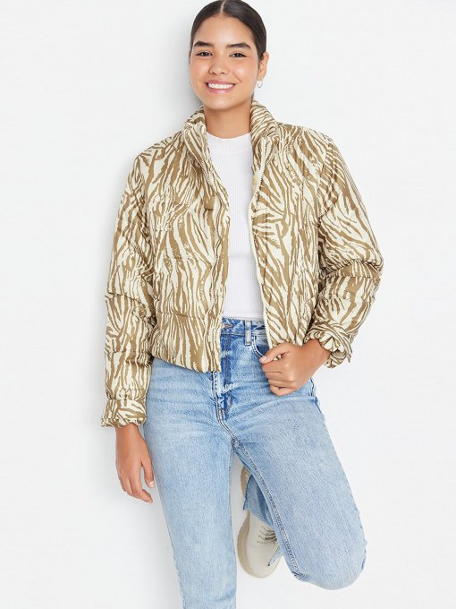 Демисезонная куртка Trendyol модель TWOAW23MO00380/Bej-Cok Renkli Фото