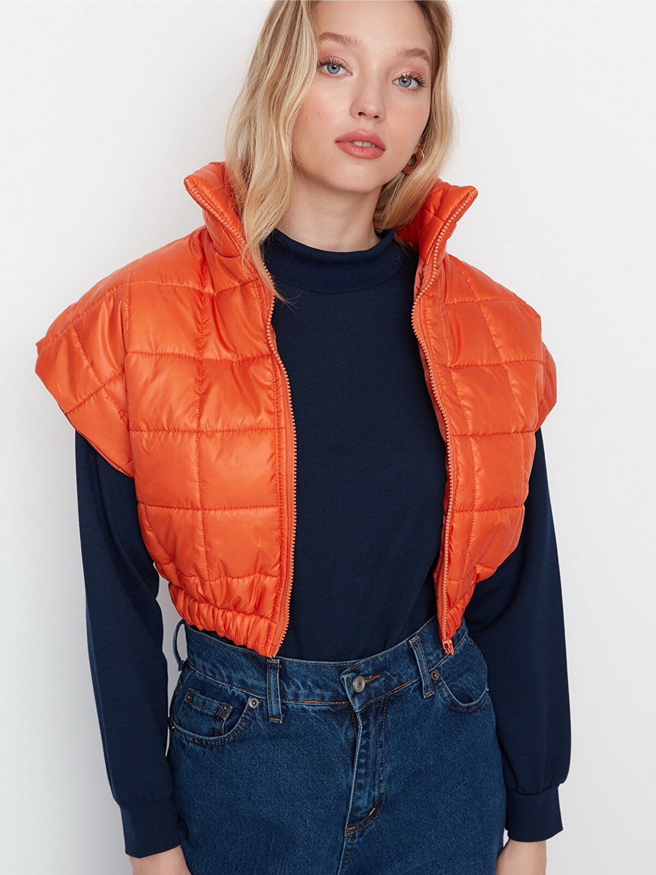 Жилет с утеплителем Trendyol модель TWOAW23YE00023/Turuncu Фото