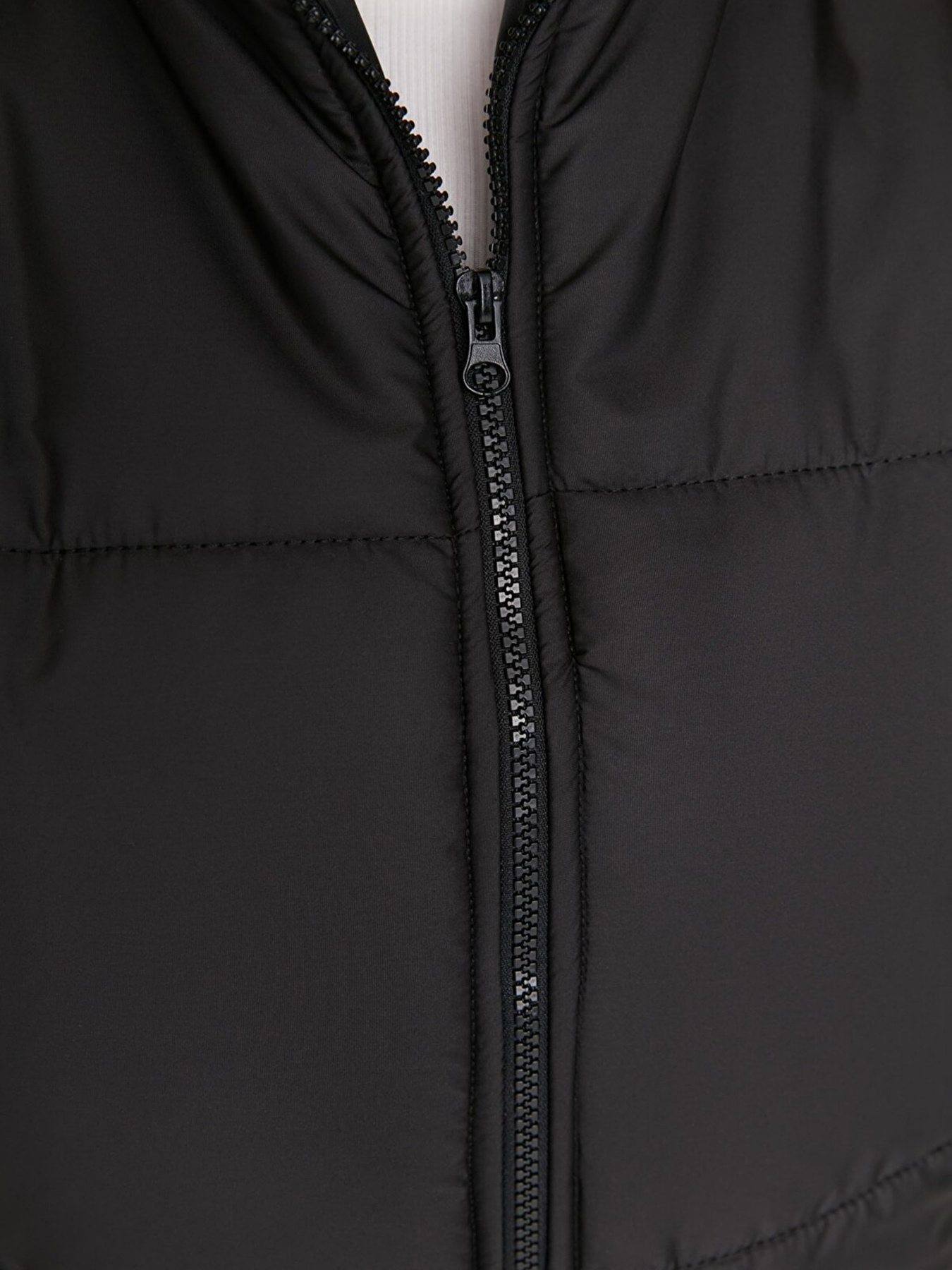 Жилет с утеплителем Trendyol модель TBBAW23BH00004/Siyah Фото