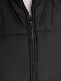 Утеплений жилет Trendyol модель TBBAW23BH00004/Siyah Фото