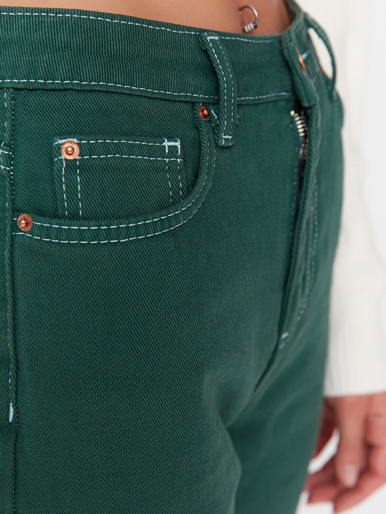 Зауженные джинсы Trendyol модель TWOAW22JE1366/Yesil Фото