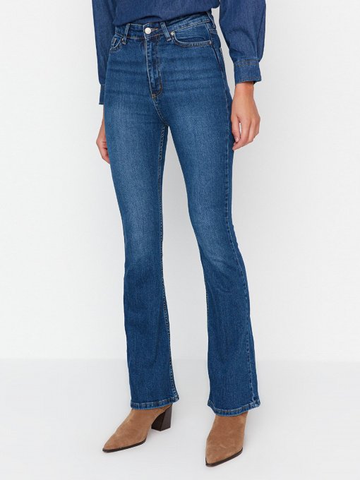 Расклешенные джинсы Trendyol модель TWOAW23JE00150/Mavi Фото