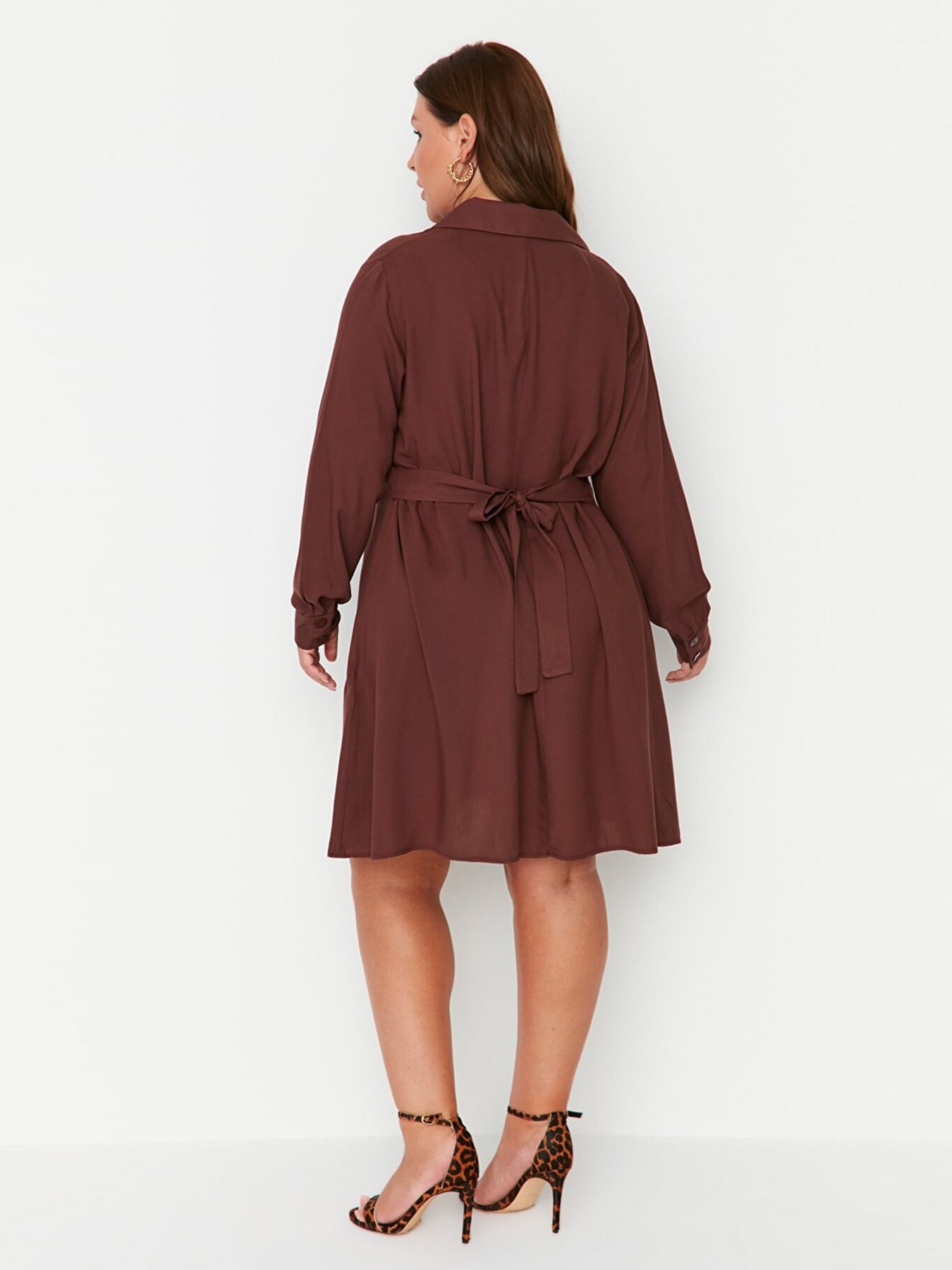 Платье мини Trendyol модель TBBAW23AH00140/Kahverengi Фото