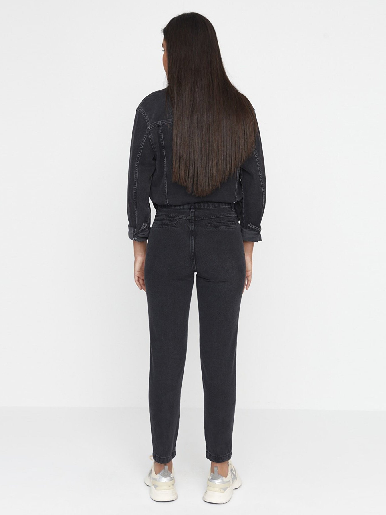 Зауженные джинсы Trendyol модель TCTAW23JE00003/Antrasit Фото