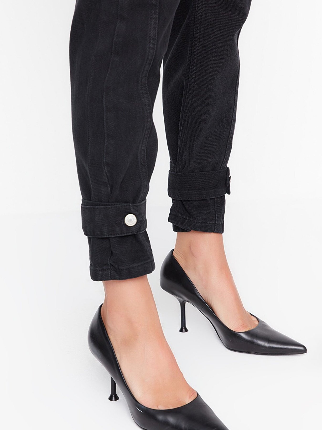 Зауженные джинсы Trendyol модель TWOAW23JE00025/Siyah Фото