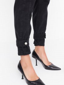 Зауженные джинсы Trendyol модель TWOAW23JE00025/Siyah Фото