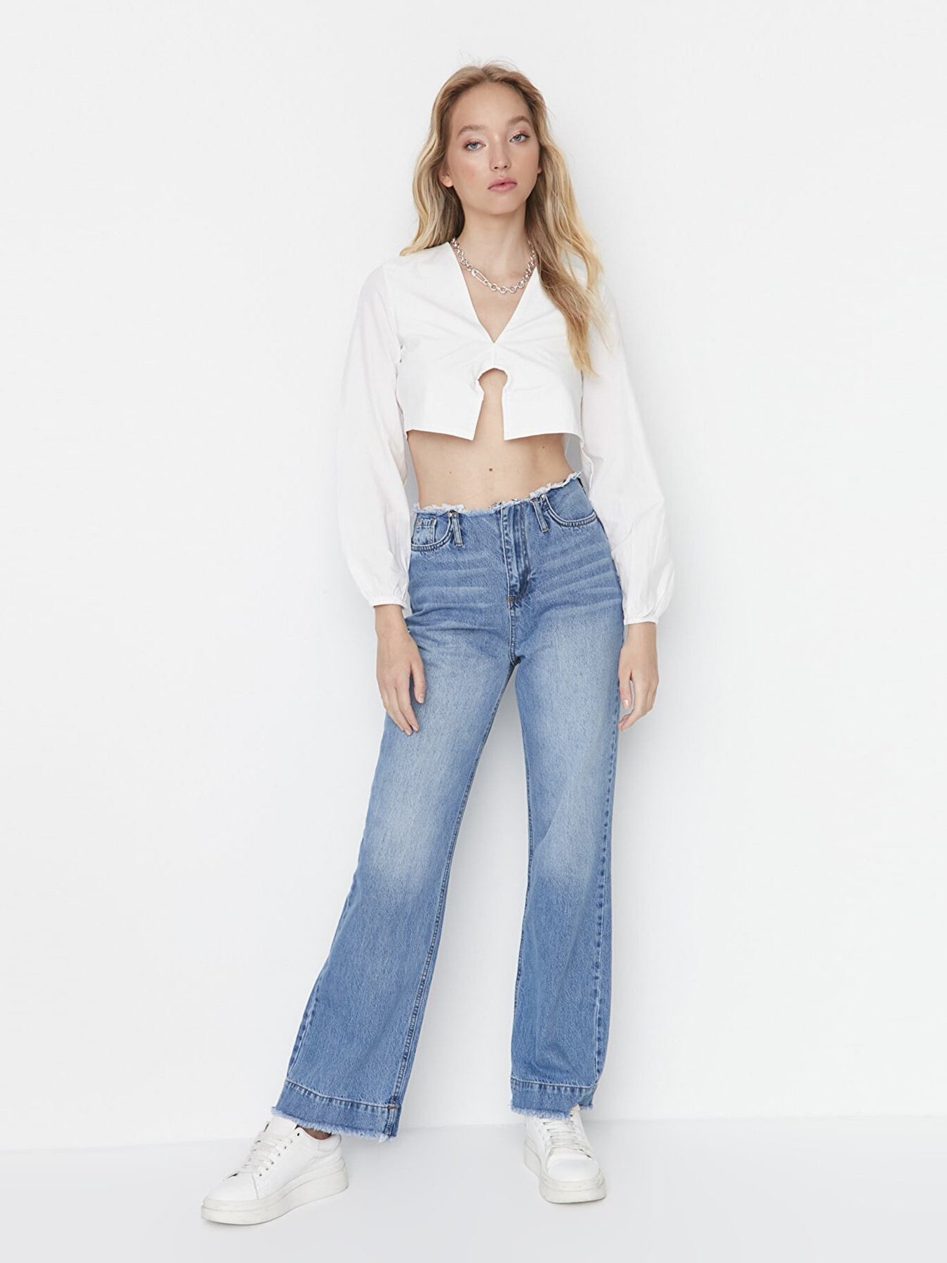 Расклешенные джинсы Trendyol модель TWOAW23JE00043/Acik Mavi Фото