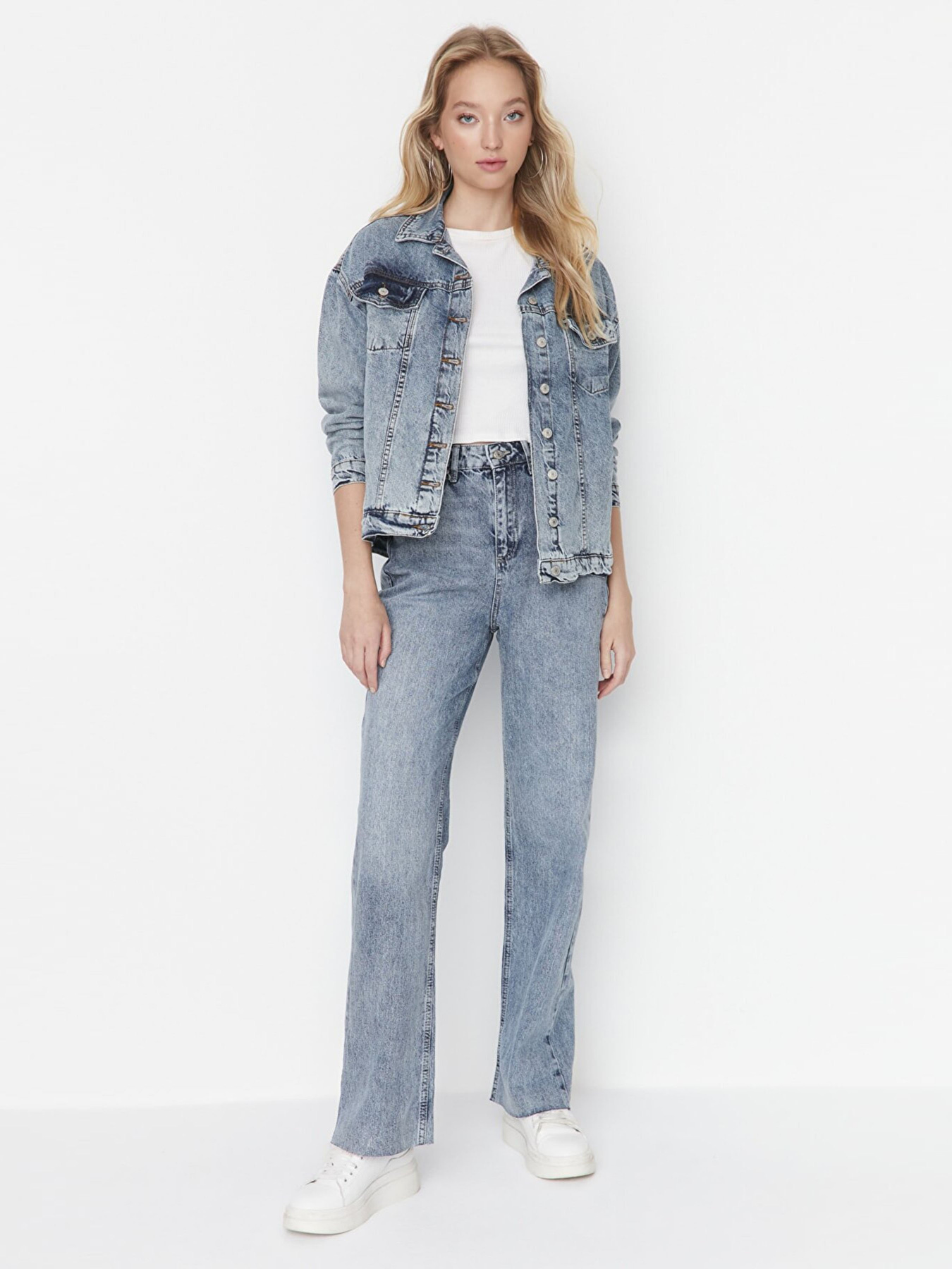 Прямые джинсы Trendyol модель TWOAW23JE00083/Acik Mavi Фото