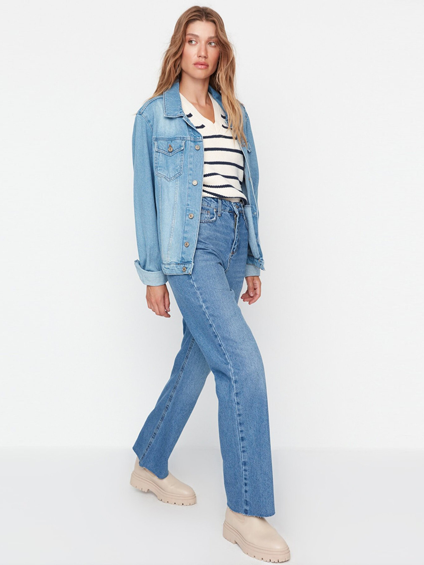 Прямые джинсы Trendyol модель TWOAW23JE00083/Mavi Фото