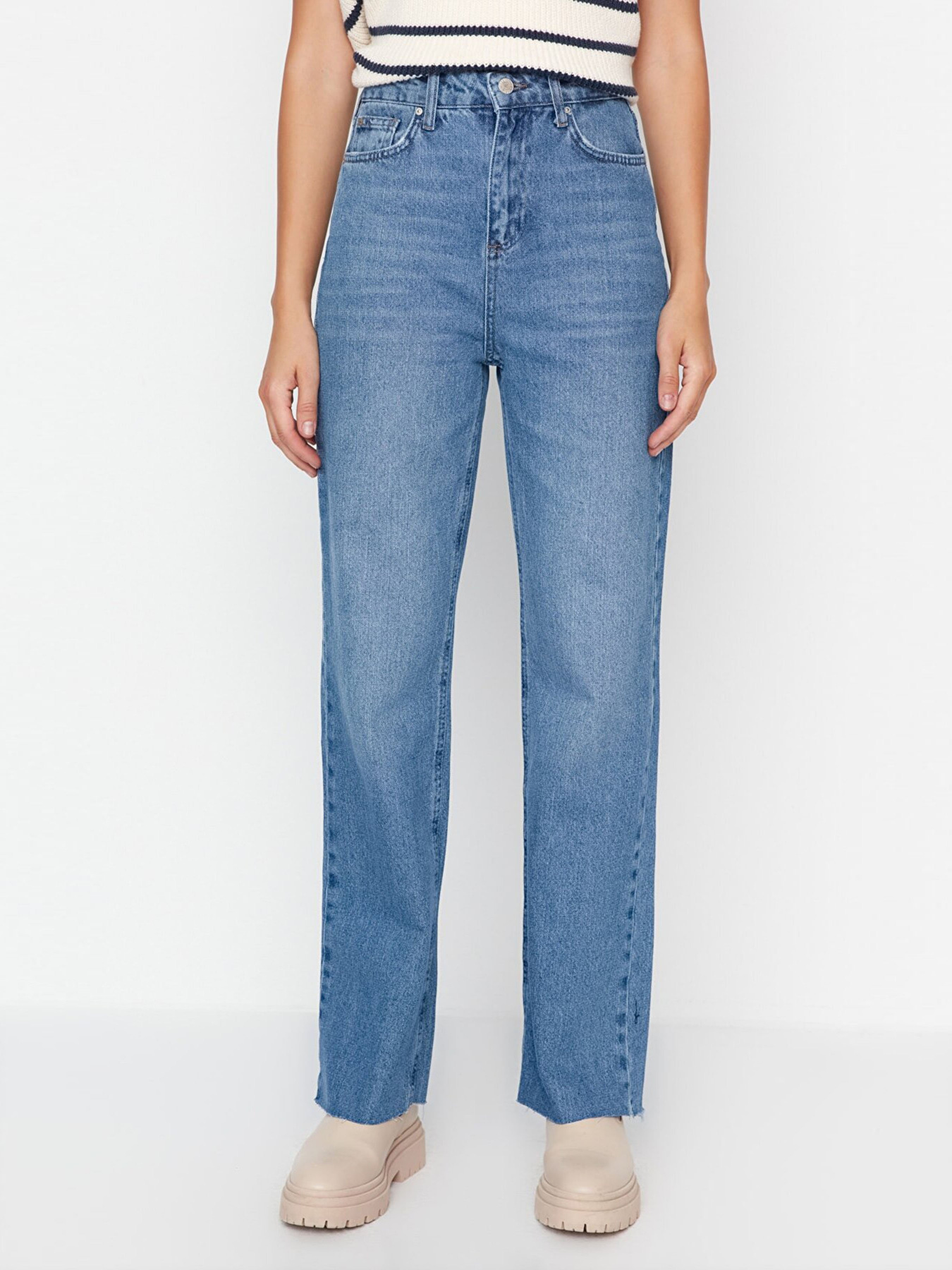 Прямые джинсы Trendyol модель TWOAW23JE00083/Mavi Фото