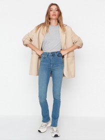 Прямые джинсы Trendyol модель TWOAW23JE00106/Mavi Фото