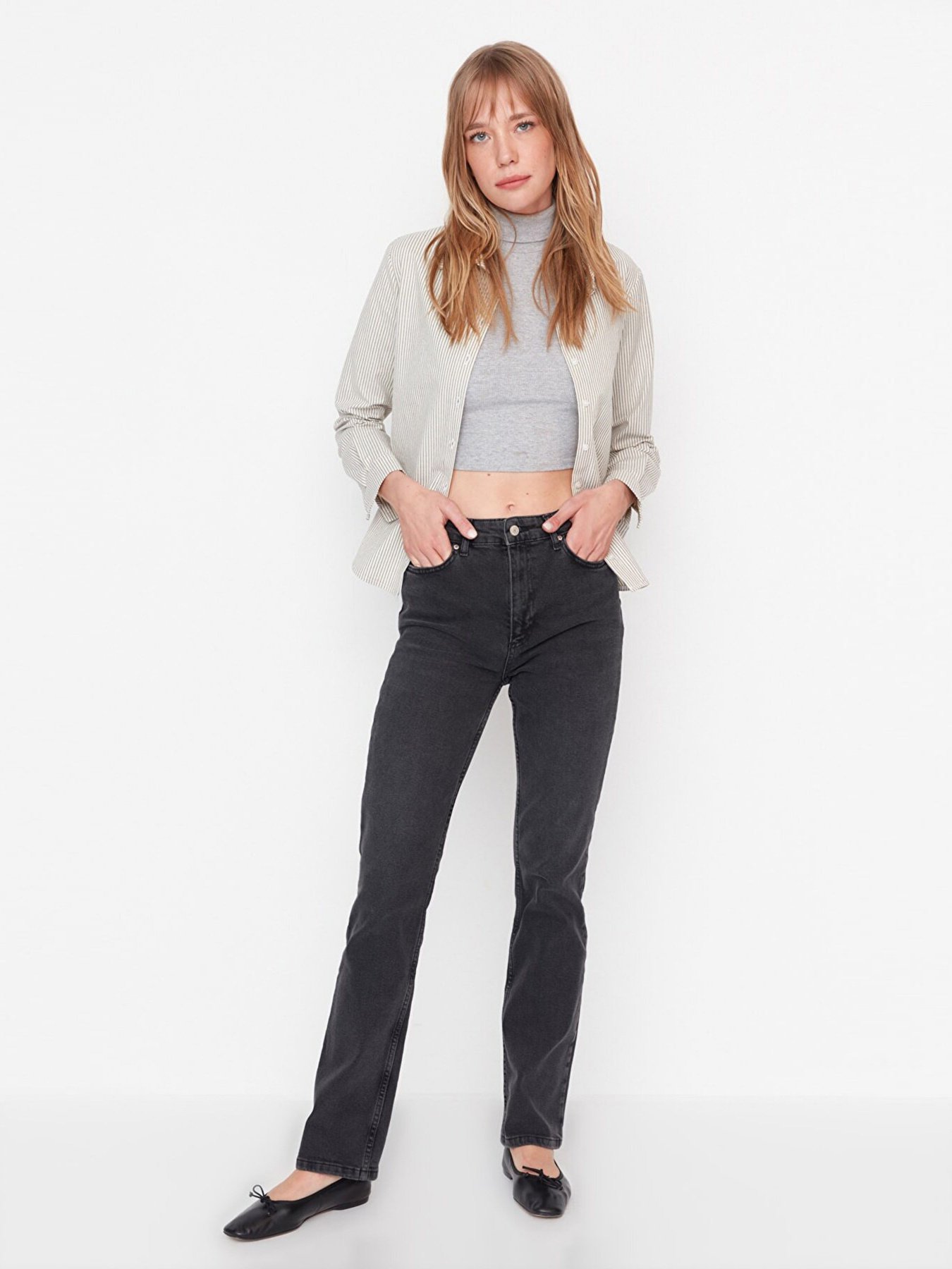 Завужені джинси Trendyol модель TWOAW23JE00353/Siyah Фото