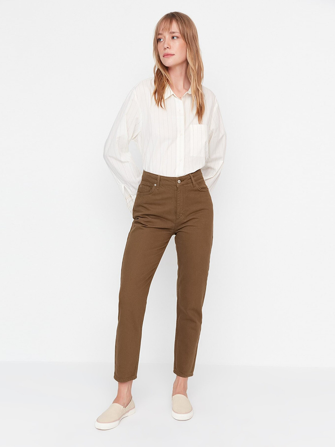 Джинсы мом Trendyol модель TWOAW23JE00389/Yesil Фото