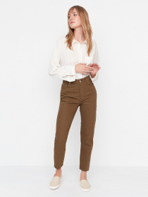 Джинси мом Trendyol модель TWOAW23JE00389/Yesil Джинси мом Trendyol модель TWOAW23JE00389/Yesil Фото