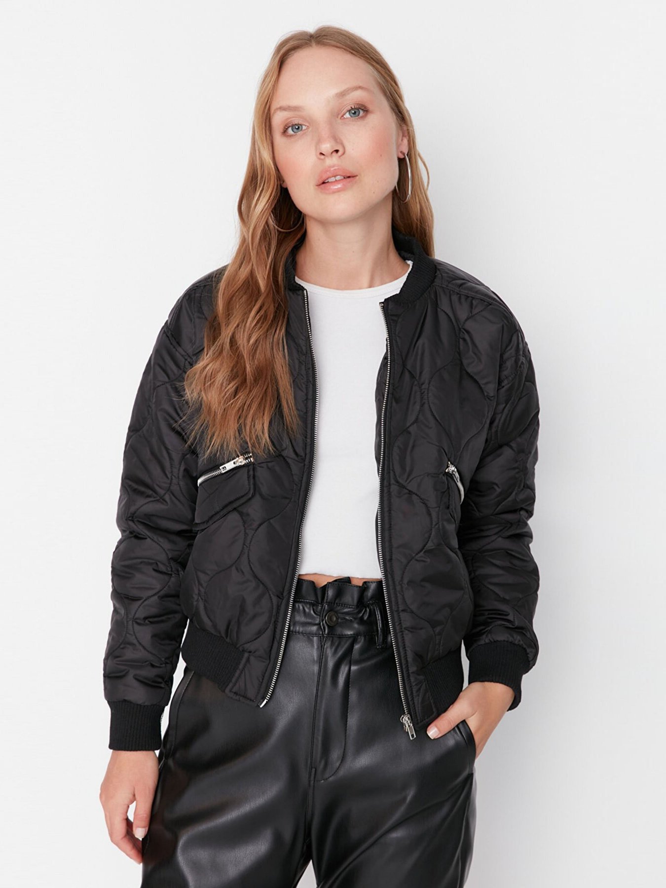 Бомбер Trendyol модель TWOAW23MO00160/Siyah Фото