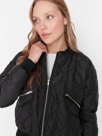 Бомбер Trendyol модель TWOAW23MO00160/Siyah Фото