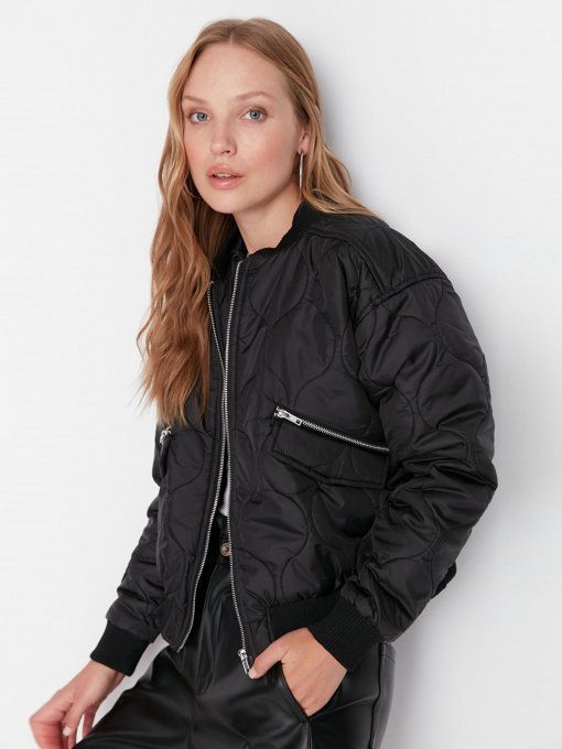 Бомбер Trendyol модель TWOAW23MO00160/Siyah Фото