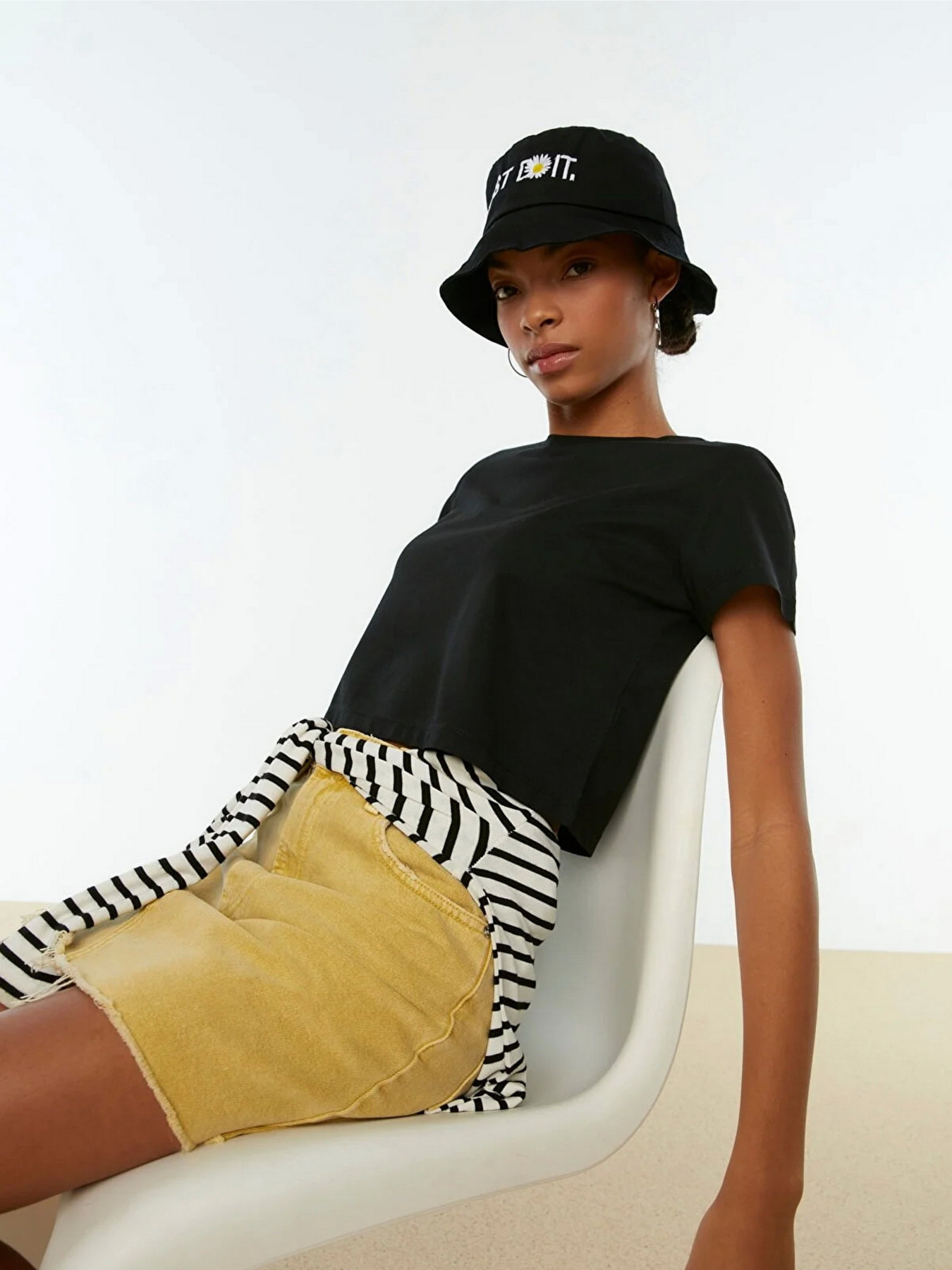 Футболка Trendyol модель TWOSS20TS0135/Siyah Фото