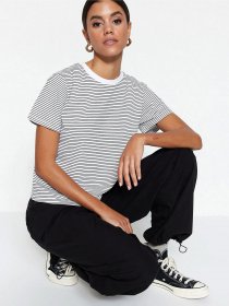 Футболка Trendyol модель TWOSS23TS00043/Siyah Фото