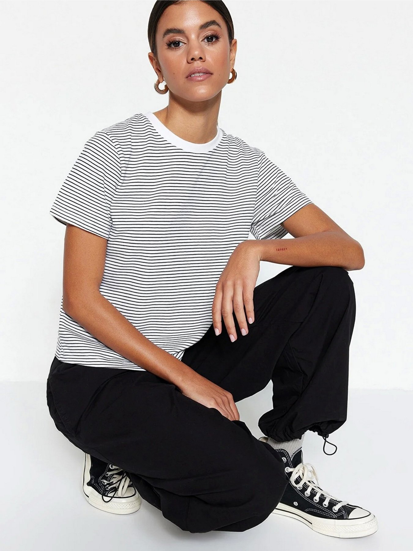 Футболка Trendyol модель TWOSS23TS00043/Siyah Футболка Trendyol модель TWOSS23TS00043/Siyah Фото