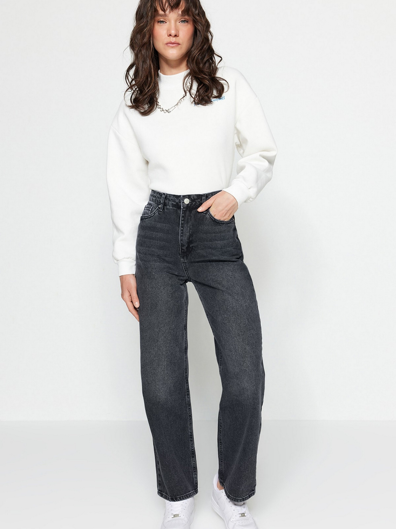 Прямые джинсы Trendyol модель TCTSS22JE0045/Siyah Фото