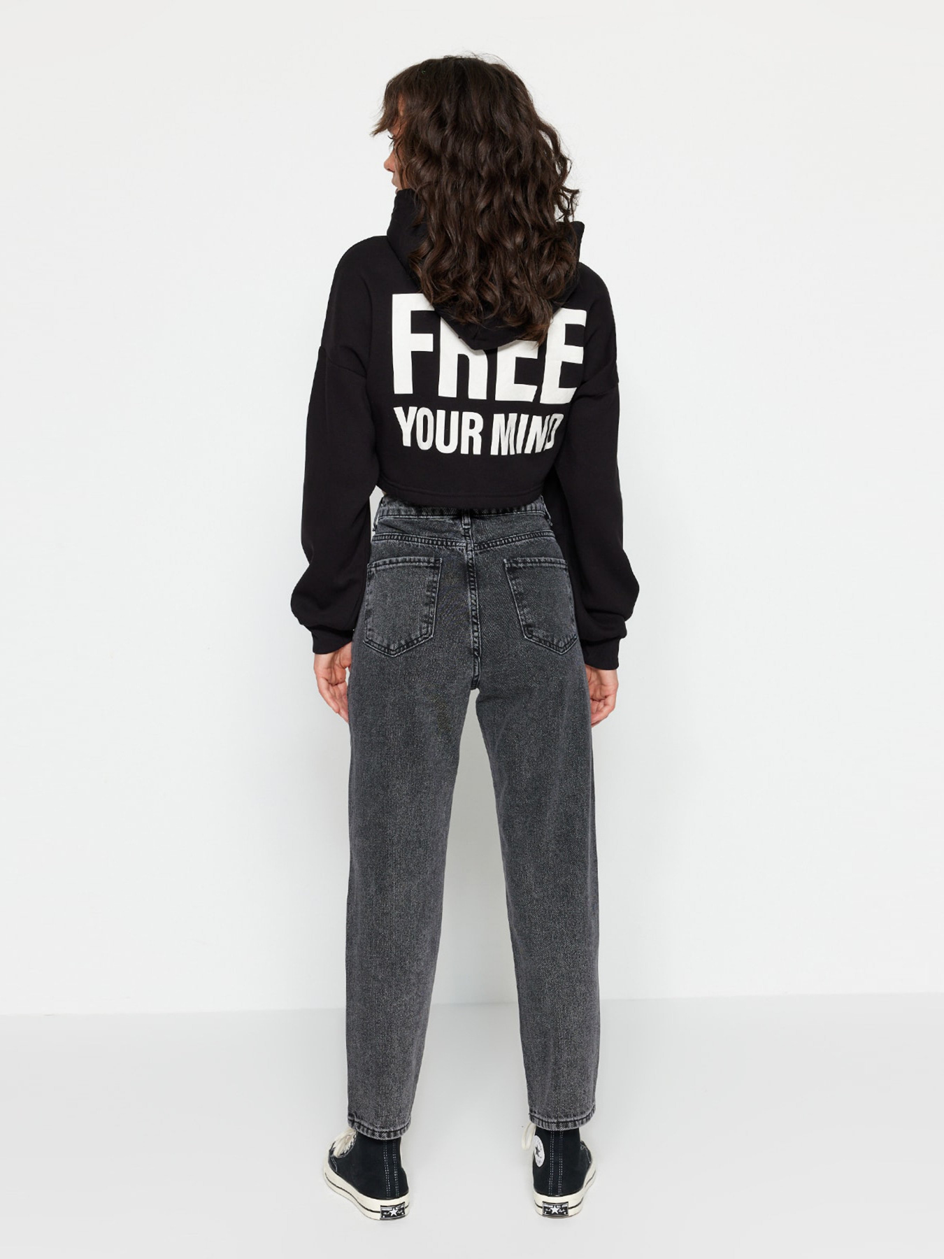 Джинсы мом Trendyol модель TCTSS22JE0048/Antrasit Фото