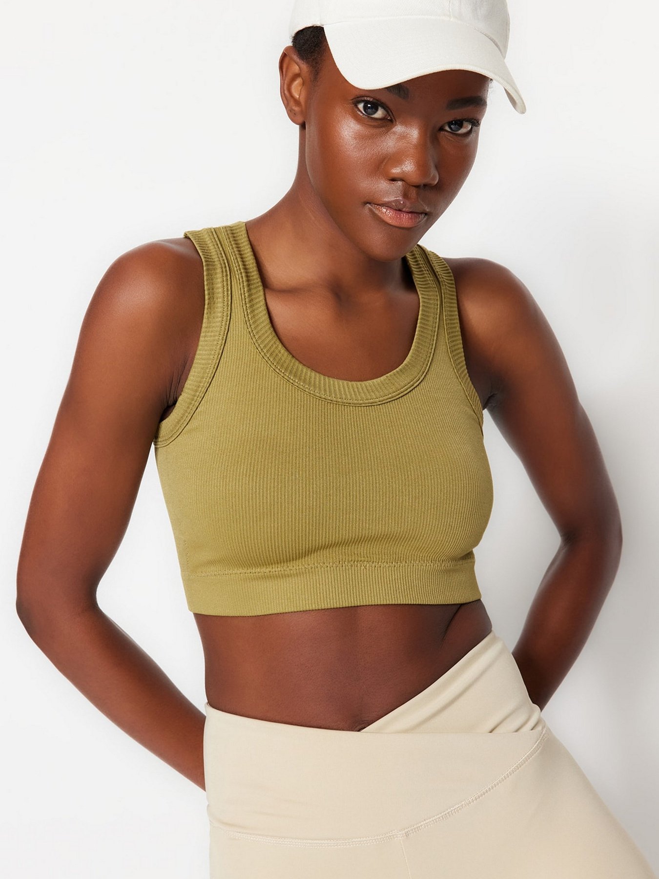 Топ спортивный Trendyol модель THMSS23SS00005/Acik Haki Фото