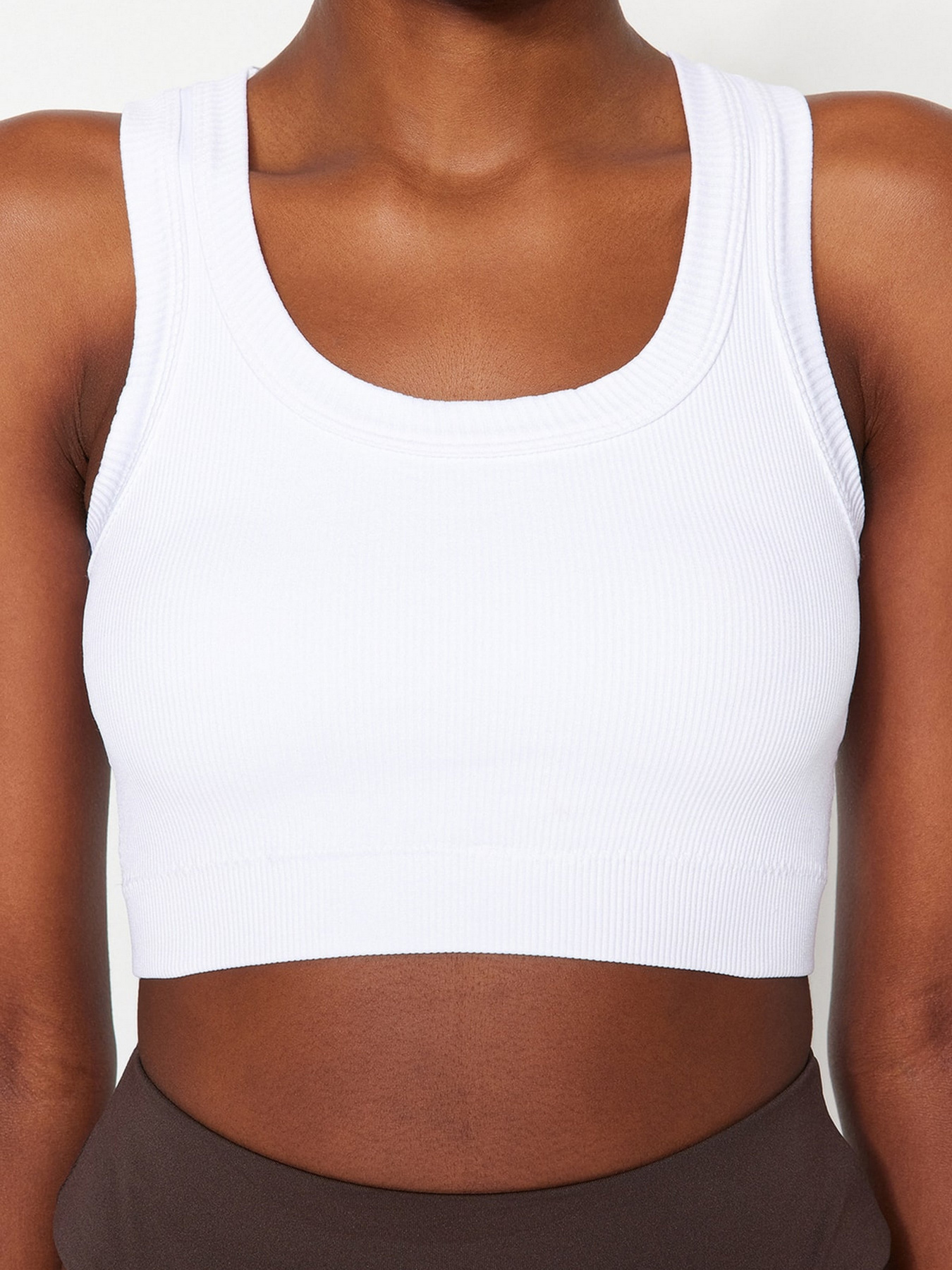 Спортивний топ Trendyol модель THMSS23SS00005/Beyaz Спортивний топ Trendyol модель THMSS23SS00005/Beyaz Фото